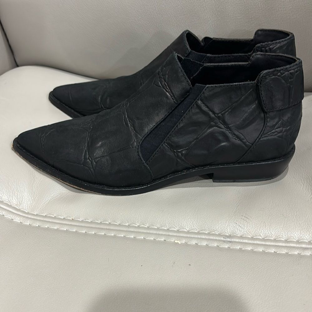 L.A.M.B. Gwen Stefani Memento Black Textured Bootie Croc Embossed sz 6